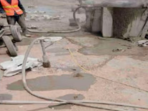 中阳水泥混凝土路面板底注浆技术 路面脱空注浆整治方案